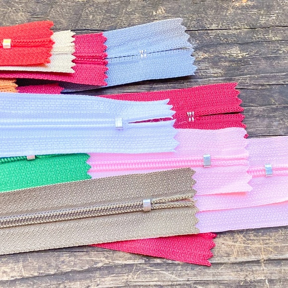 23 Zippers Bundle of Plastic Sewing Zippers for Projects. Various Sizes/Colors - Picture 10 of 11